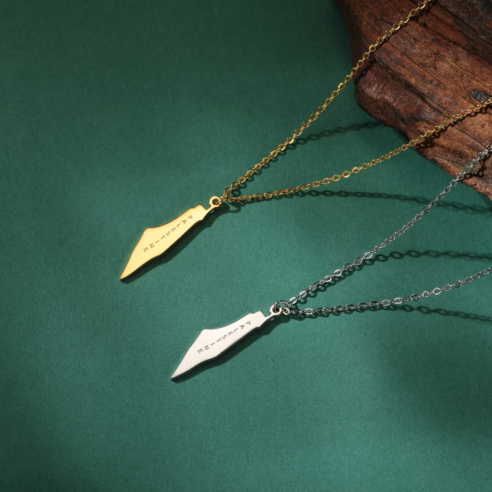 Ожерелье с подвеской в виде карты Палестины