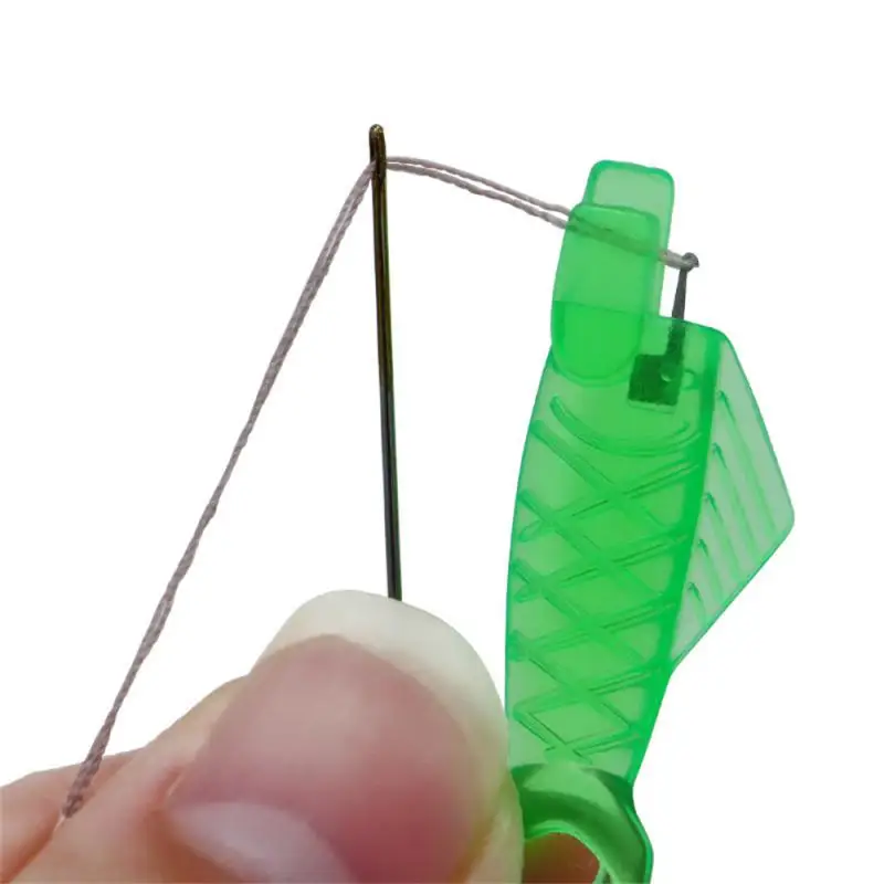 

1PC Mini Sewing Machine Needle Threader with Hook Elderly Quick Automatic Changer Craft Plastic Needle Insertion Tools Sewing