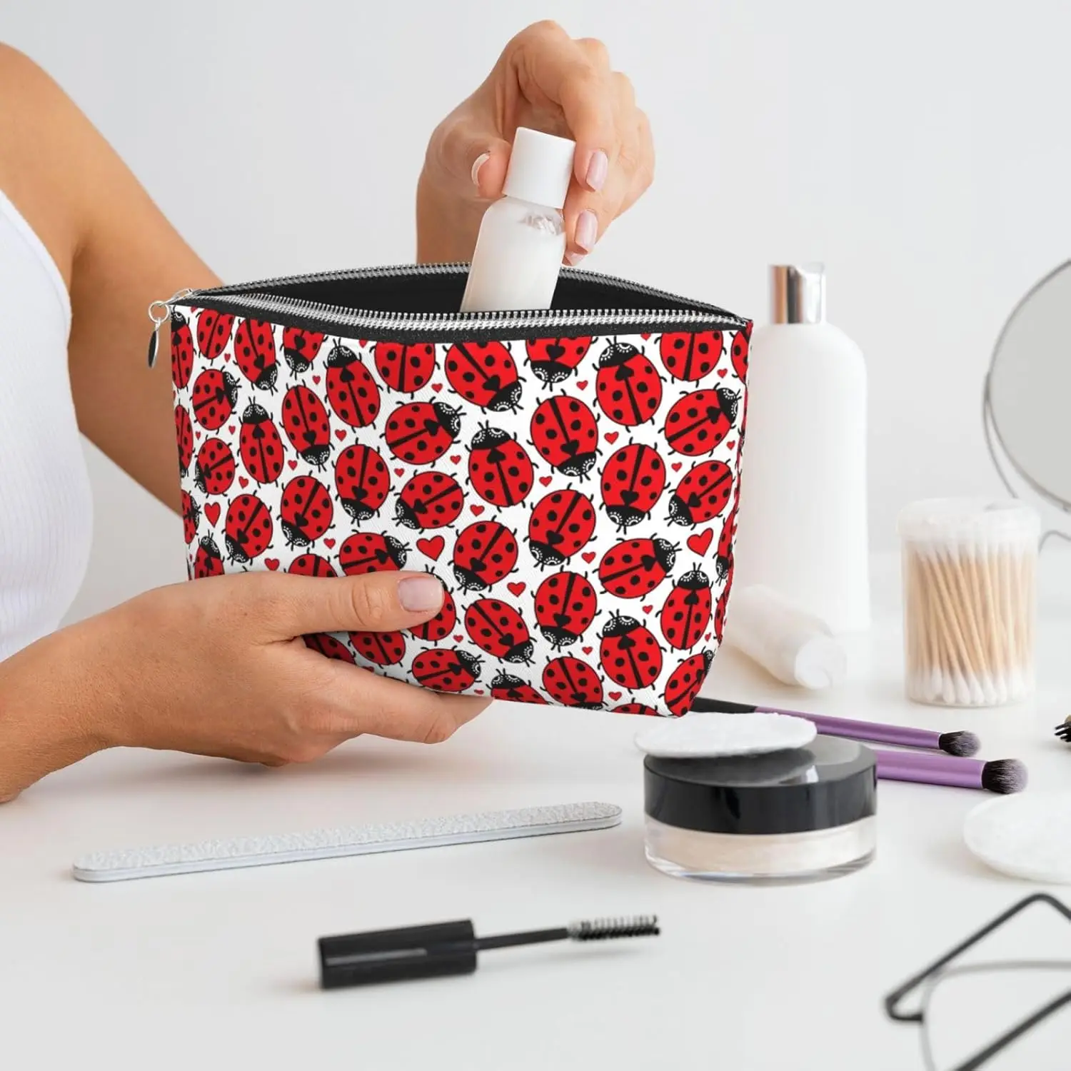 Женская косметичка с цветочным рисунком Божья коровка Love дорожный размер