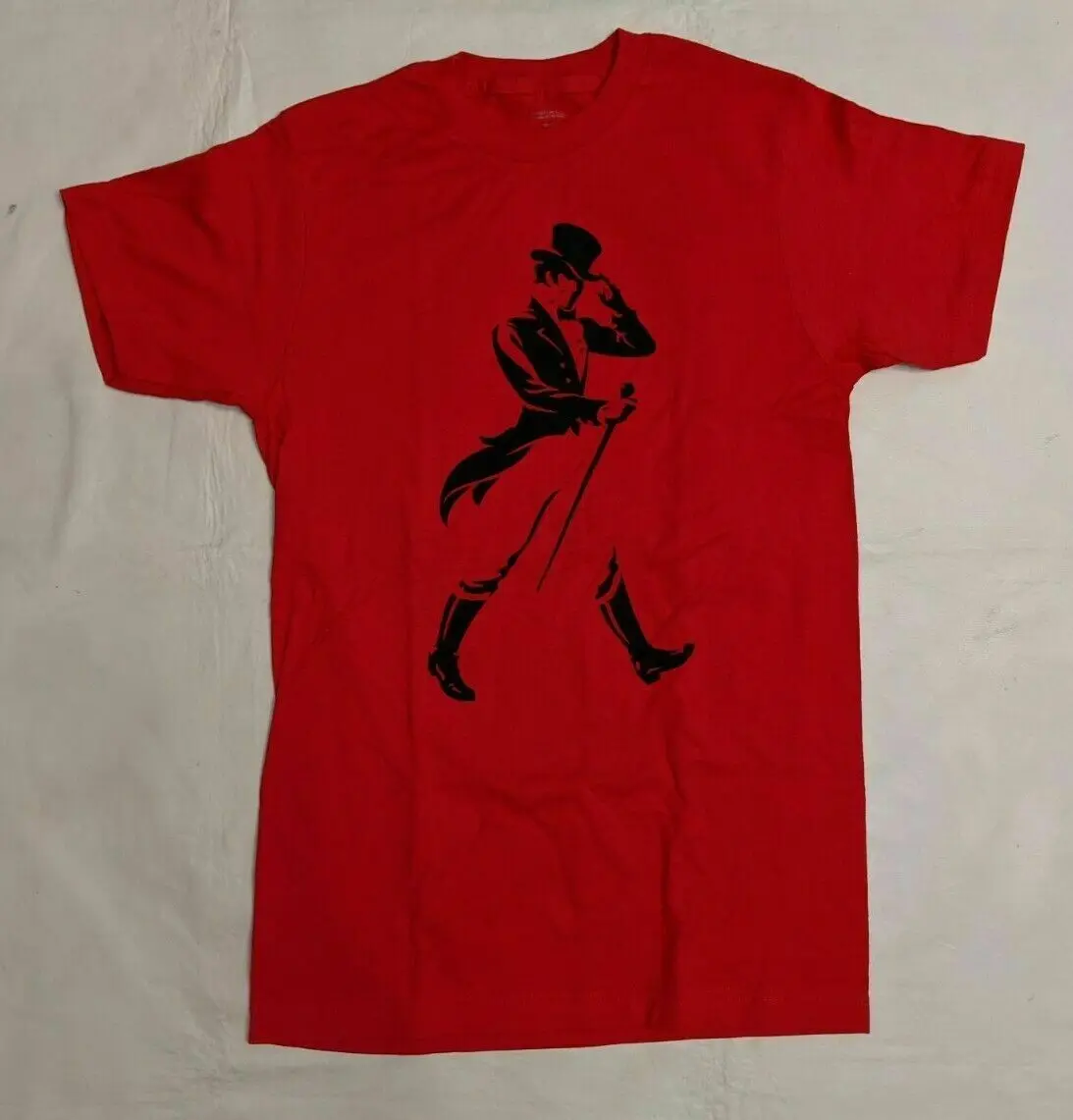 Красная маленькая футболка с Виски JOHNNIE WALKER, с красной этикеткой