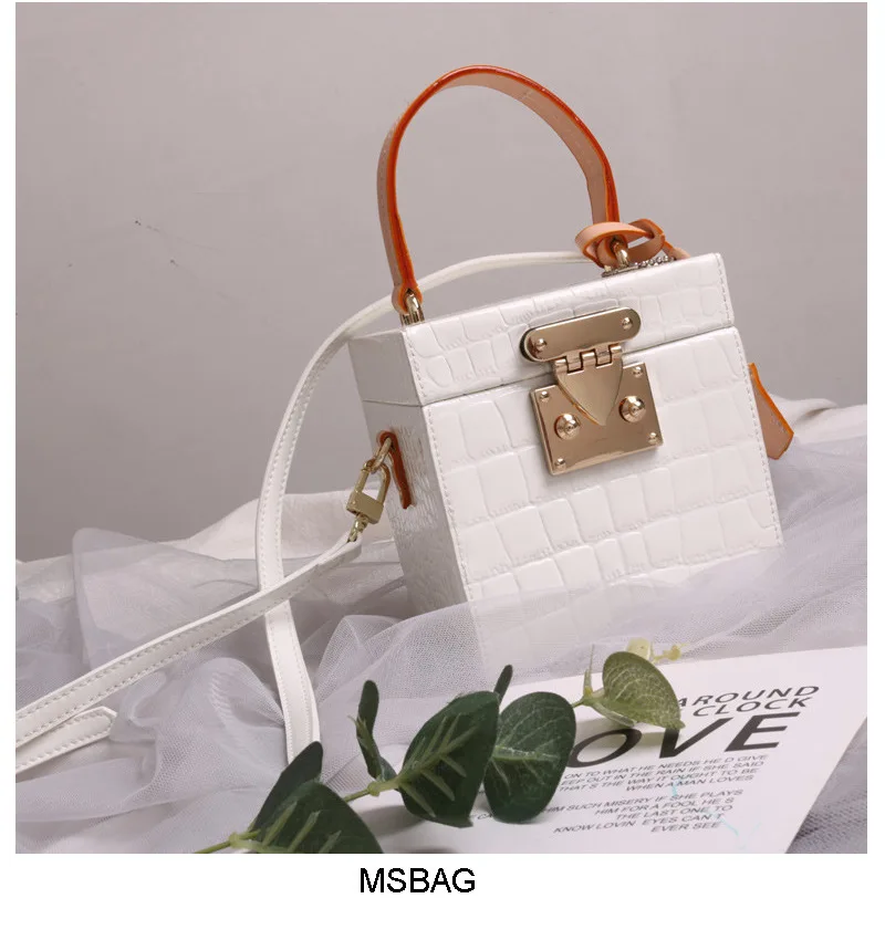 

Квадратная сумочка для макияжа с текстурой под крокодила, в стиле ретро