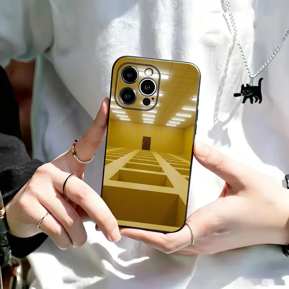 Фото Чехол для телефона Movie Backrooms для iPhone 17 16 15 14 13 12 11 Plus Mini Pro Max, мягкий черный противоударный чехол №3