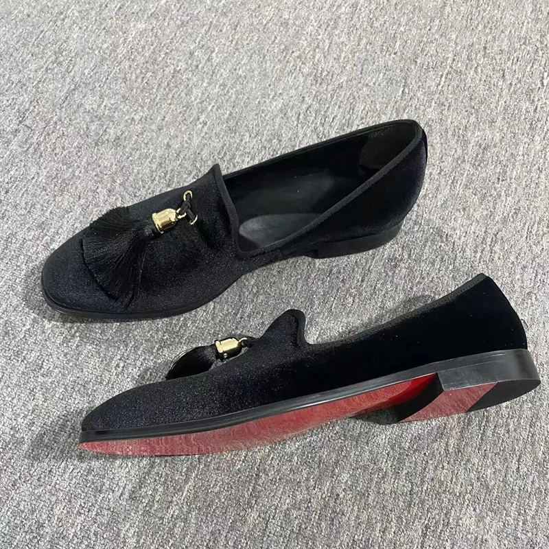 Черные мужские бархатные лоферы модная мужская обувь с кисточками роскошная