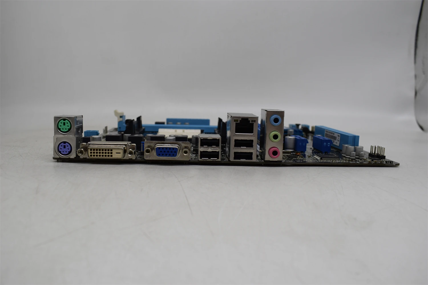 Материнская плата ASUS F2A55-M LK/CM1435 Использует чипсет AMD A55 FCH разъем FM2 поддерживает