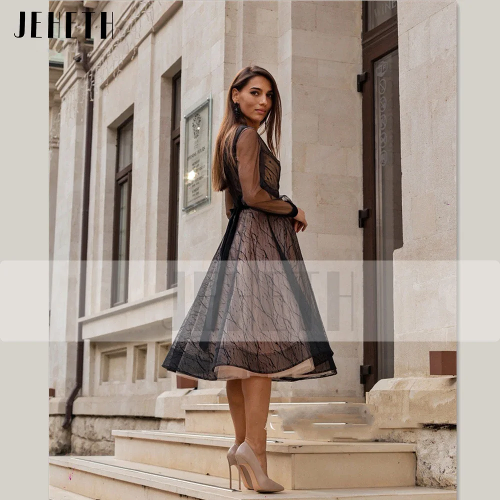 Рисунок 3 - Женское винтажное платье с V-образным вырезом