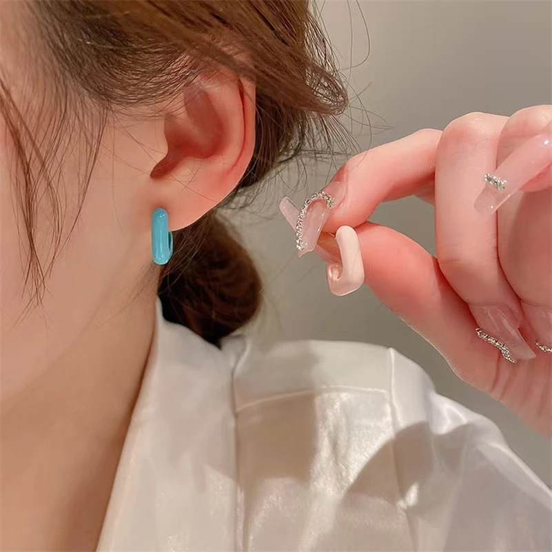 

Новинка 2022, классические цветные гладкие металлические серьги из медного сплава для женщин, корейские ювелирные изделия, яркие женские сер...