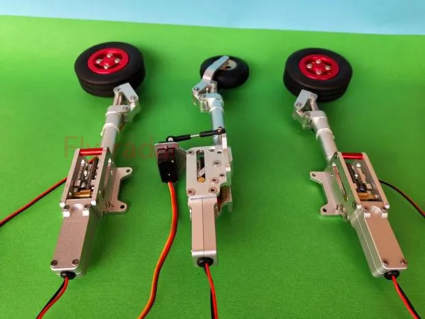 Втягивающая шестерня с электрическим тормозом для радиоуправляемого самолета