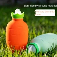 Cute Warm Handbag Carrot-shaped Silicone Water-filled Hot Water Bag for Period Pain Heated by Microwave Oven to Warm Handbag.