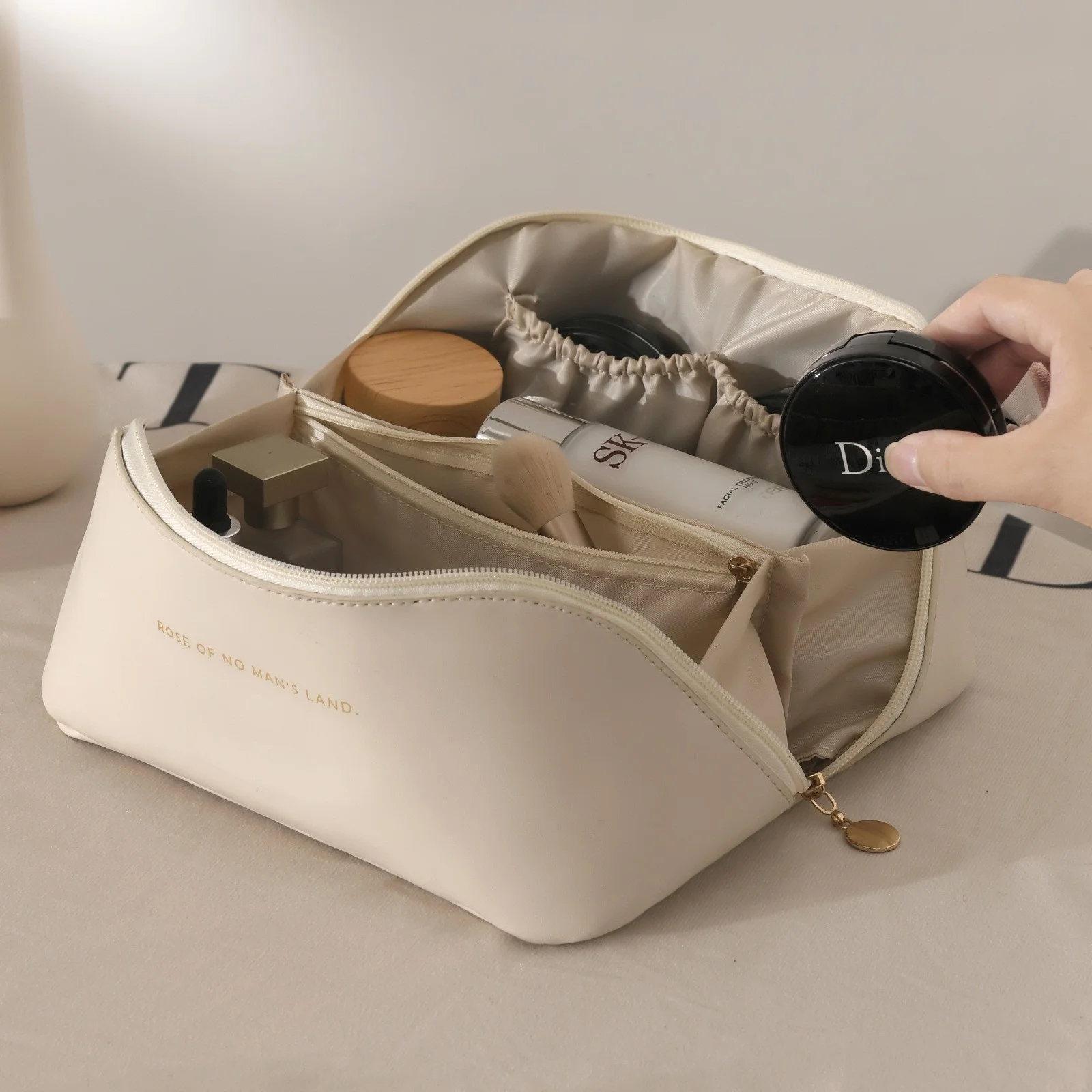 

New Ins Large-capacity Portable Girl Makeup Bag Women Cosmetic Bag Toiletries Organizer Female Storage Makeup Cases