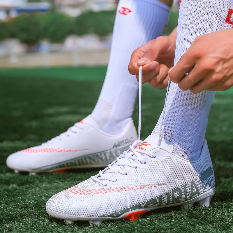Men's Anti-Slip Long Spike Football Boots Ultralight FG/TF Soccer Shoes Boys Soccer Boots Kids Outdoor Training Soccer Sneakers