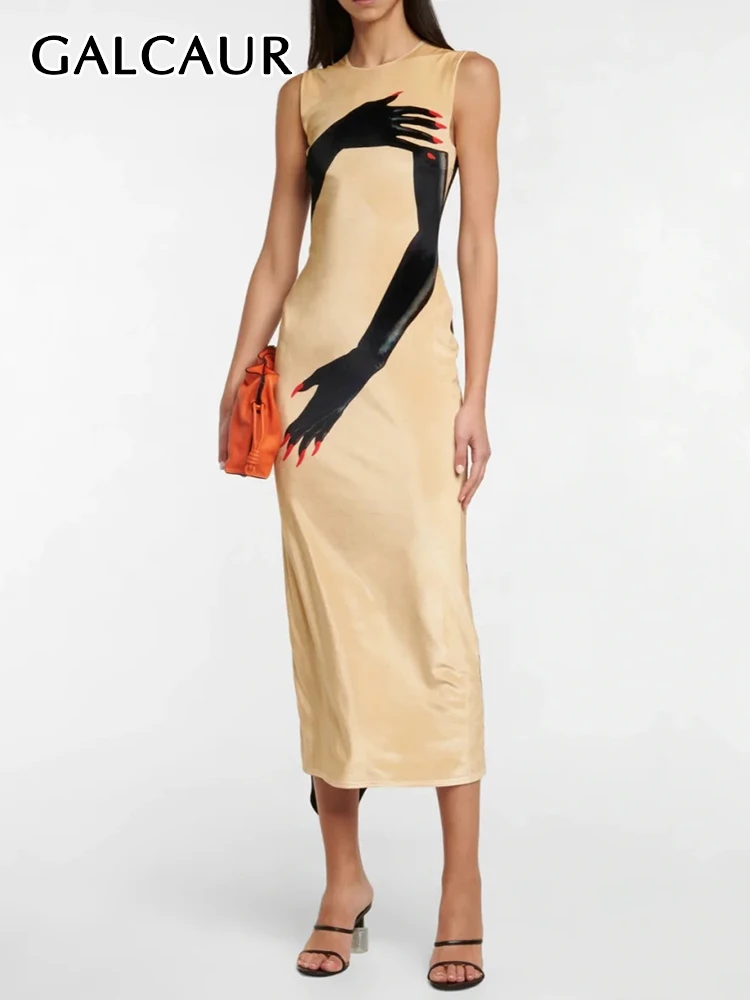 

Платье-макси летнее облегающее без рукавов, с круглым вырезом и открытыми плечами