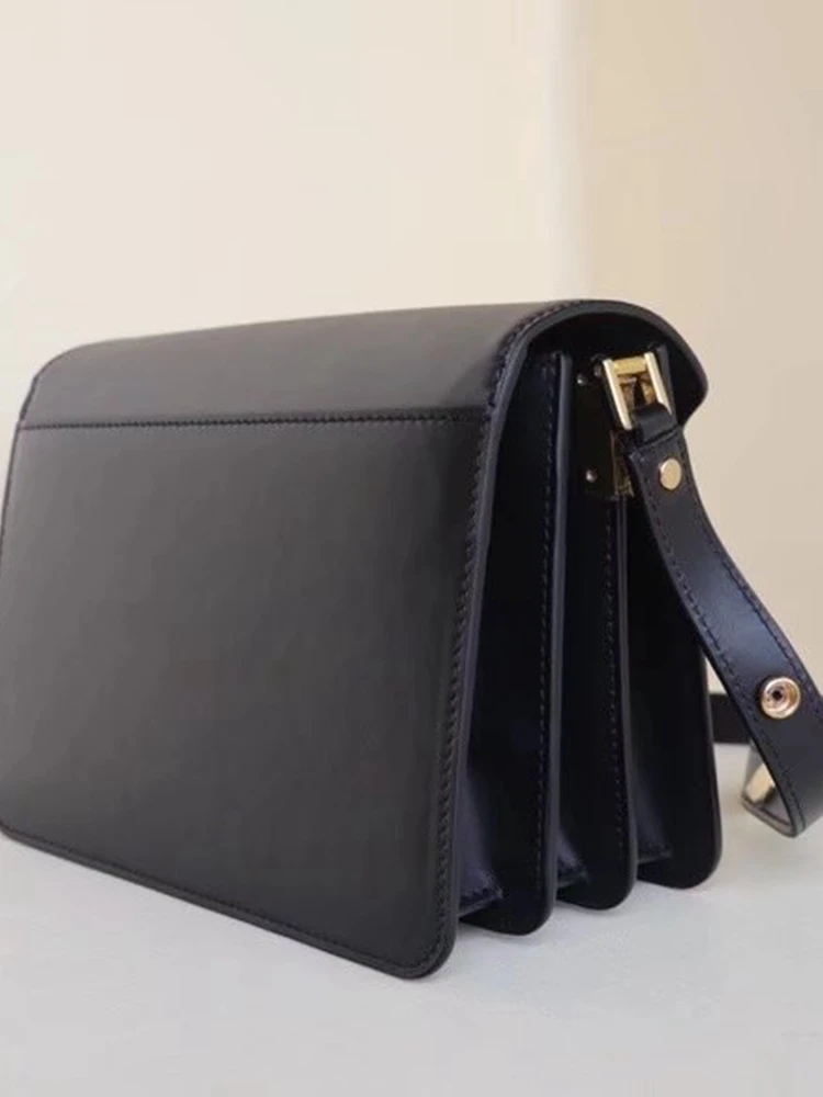 

Женская сумка, новинка 2022, средний цвет, подходящий орган, первый слой воловьей кожи, модная сумка-мессенджер через плечо, черная простая пле...