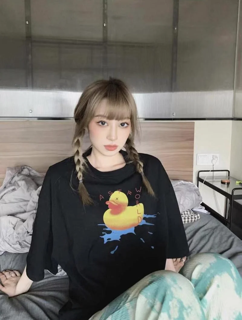

22SS Yellow Foam Duck Print Astroworld T Shirt Men Women EU Size 100% Cotton TRAVIS SCOTT Top Tees Streetwear Summer Haikyuu