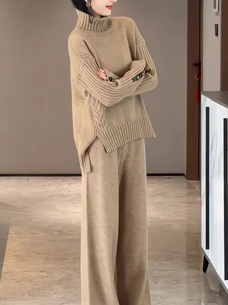 Женский трикотажный свитер с высоким воротником и широкими штанинами