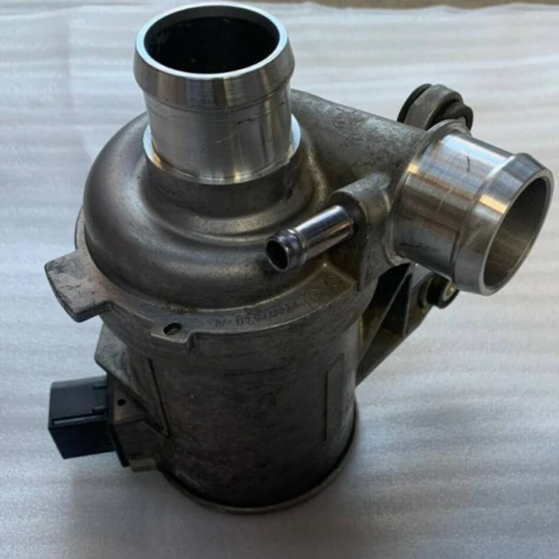 

Me rc ed es -Be nz w274 c180 c200 c260 e260 e200 glc300 glc260 glc200 electronic water pump coolant coolant pump