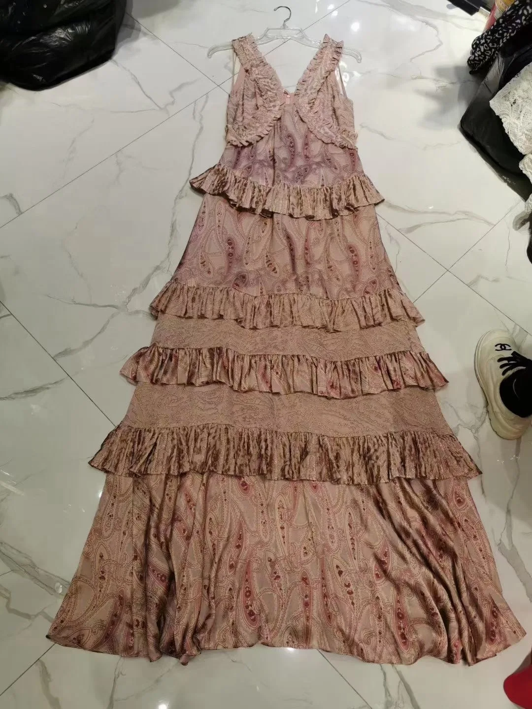 Рисунок 2 - Женское платье с V-образным вырезом