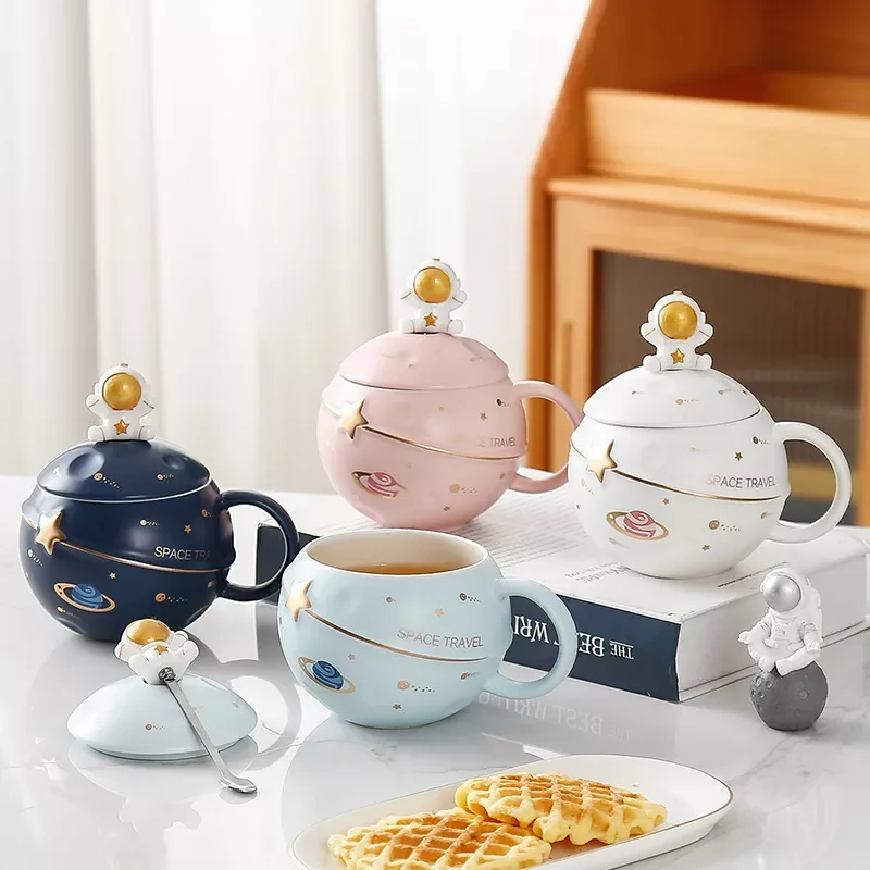 

New in Astronaut Planet Mugs With Lid Spoon Ceramic Cups Round Large Capacity Cup Milk Tea Coffee Breakfast Mug Christmas Gifts
