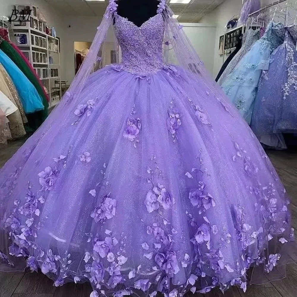 

BM Puffy Lavender Ball Gown Quinceanera Dresses with Cape 3D Flower Cinderella Prom Sweet 16 Party Gowns Vestido De 15 Anos