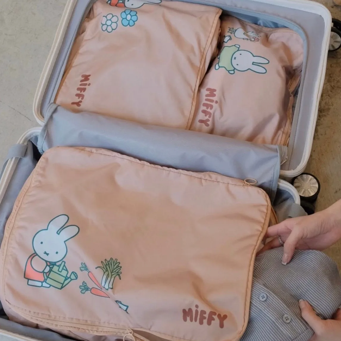 Фото Набор сумок для хранения Kawaii Miffy: милые мультяшные дорожные сумки Miffy, комплект из трех предметов для путешествий, сумки для раздельного хранения одежды №3