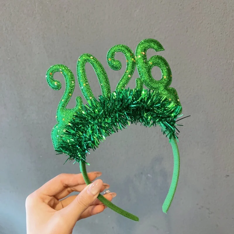 

Новогодний головной убор из канвасной ленты