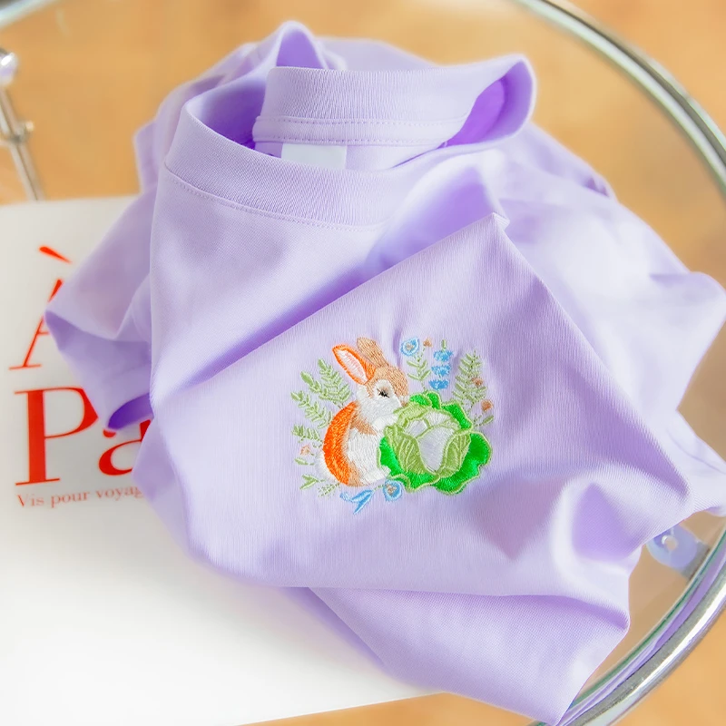 Свободная женская футболка с милой вышивкой кролика новинка весны и лета 2025 года