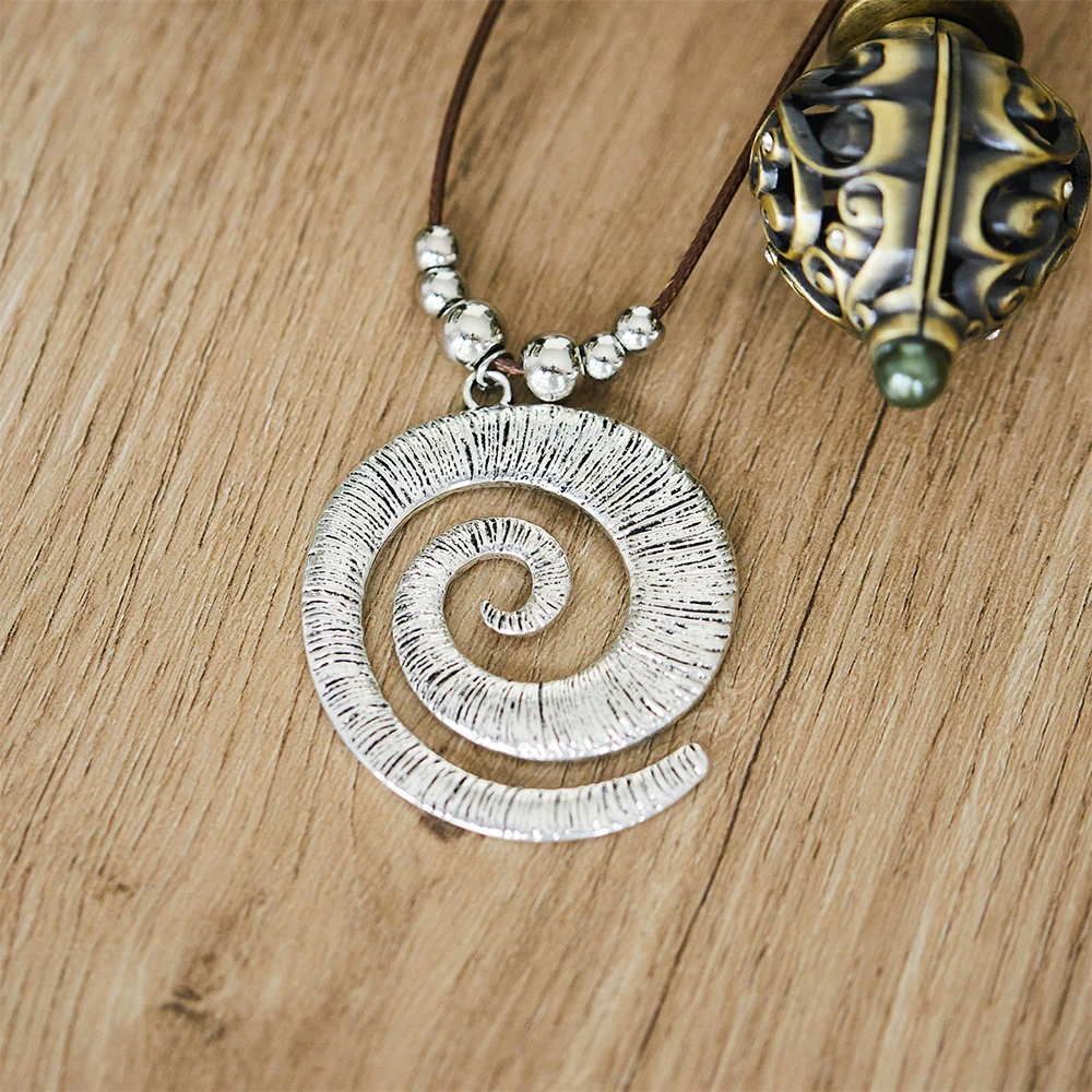 

Geometric Helical Pendant Necklace for Women Statement Retro Hanging Personalized Choker Metal Chain Ladies Accessories Jewelry