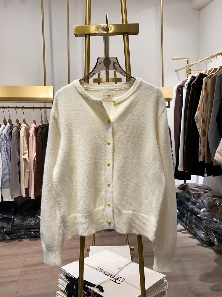 [Xiaoai Stall Real Shot] Western Sle Золотая пряжка Мягкий клейкий вязаный кардиган Женский