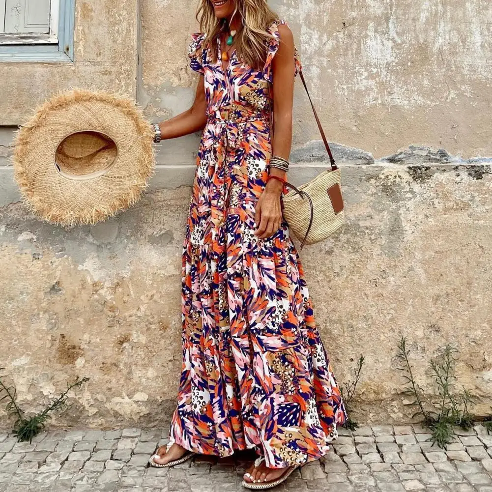 

Женское платье-макси с широкой юбкой и V-образным вырезом