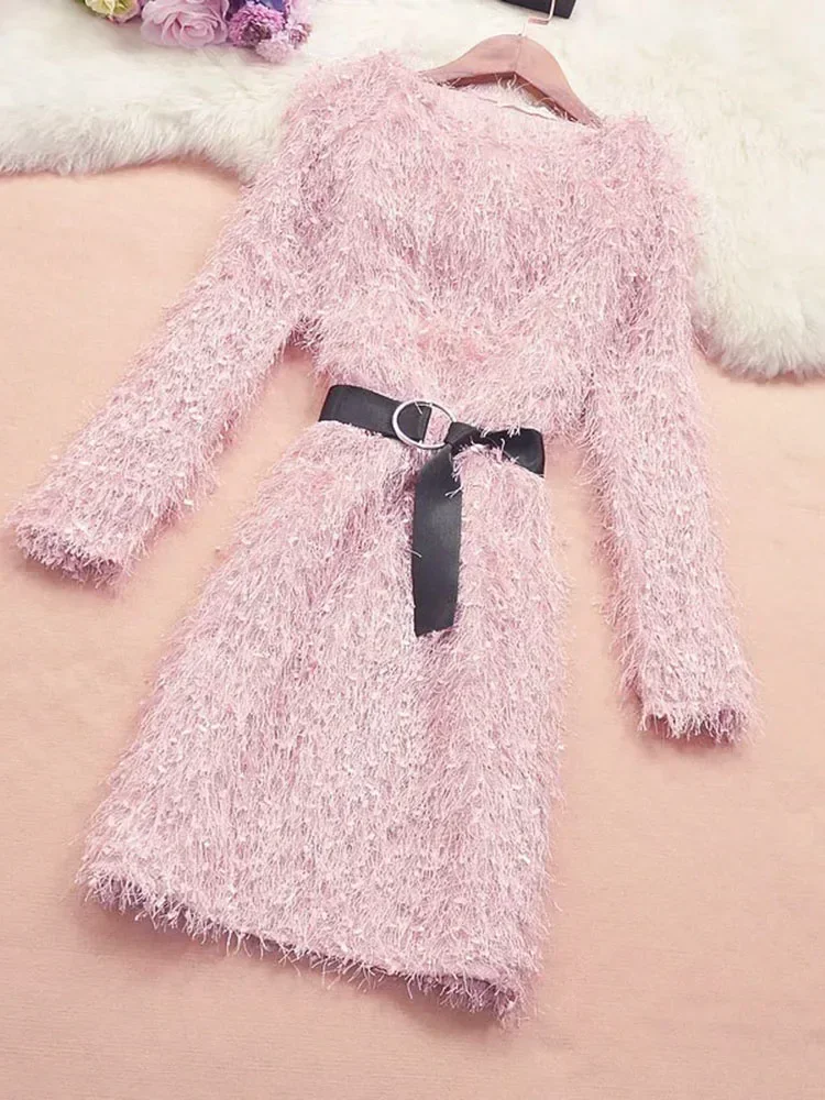 Женское платье-труба с бантом и поясом кисточками длинным рукавом высокой талией