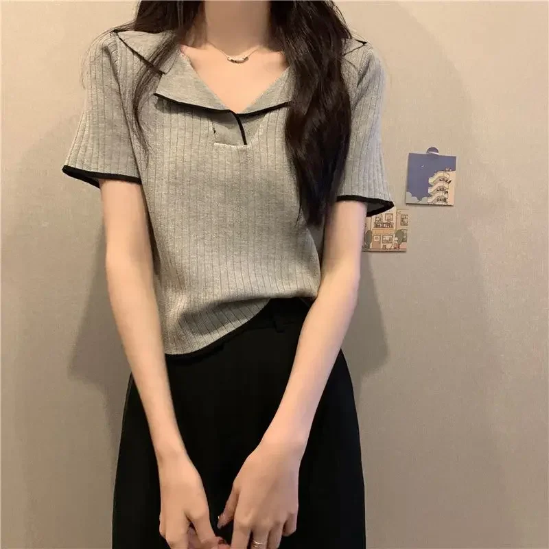 Утягивающая футболка в рубчик консервативном стиле женский укороченный топ