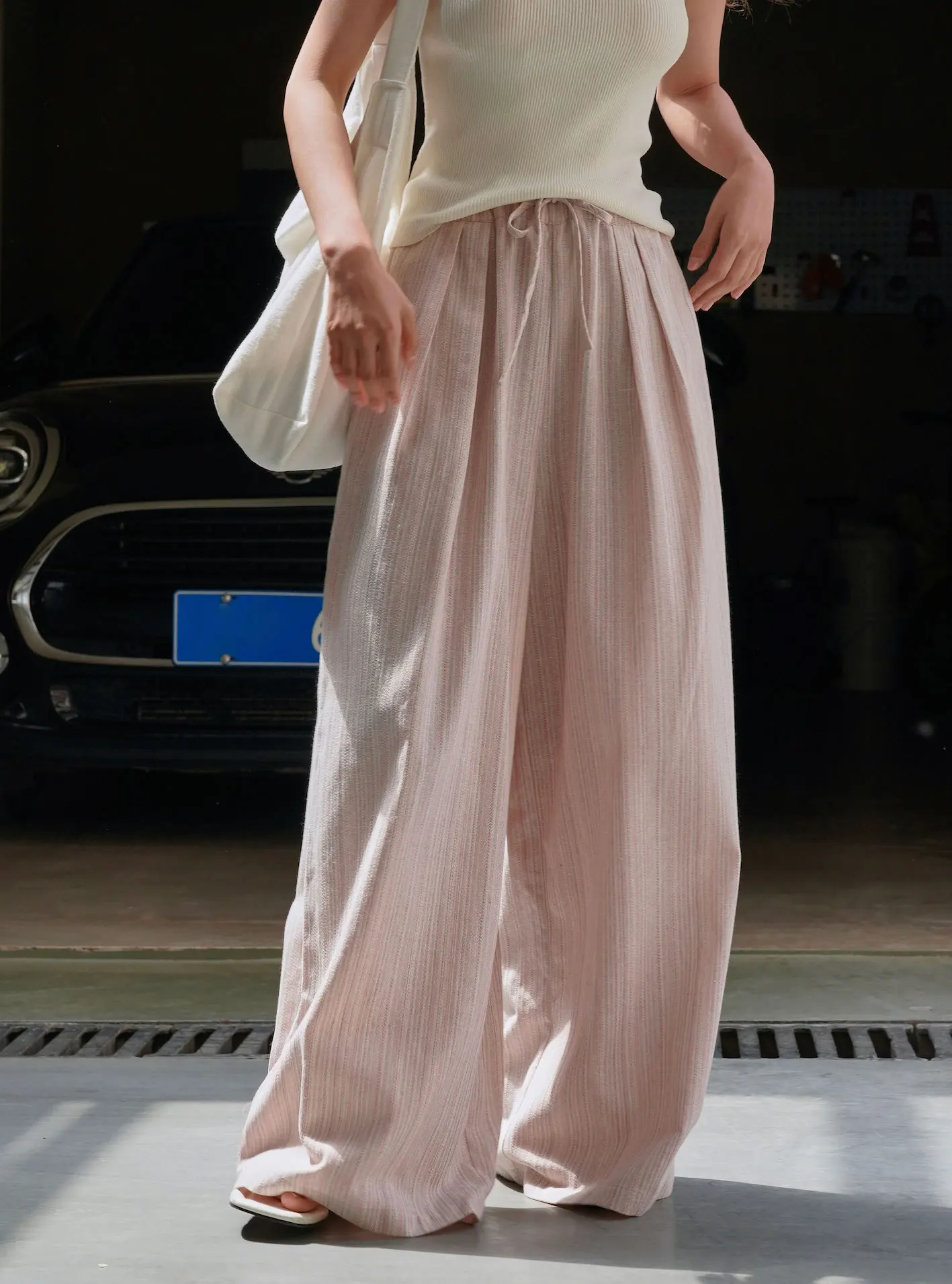 Брюки с завышенной талией 75% хлопок/5% лен розового цвета