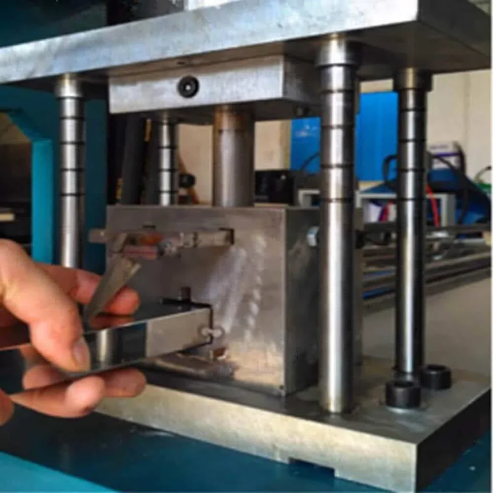 Простая в эксплуатации автоматическая гидравлическая угловая планка с