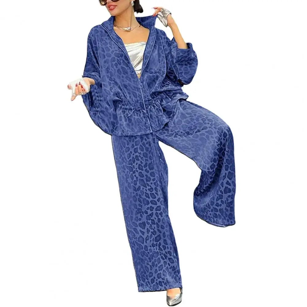 Комплект офисной одежды Женский комплект из рубашки и брюк с леопардовым принтом