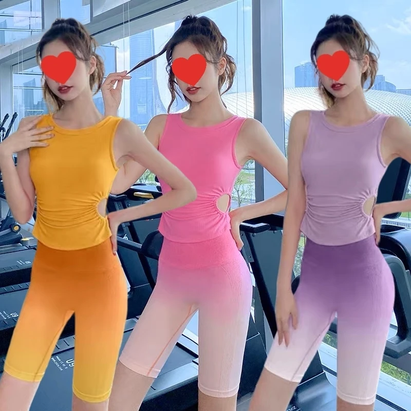 

A Versatile Gradient Yoga Suit Knee Length Booty Lifting Tight Pants Pleasantly Cool Vest Quick-Drying Sportswear Two Piece Set