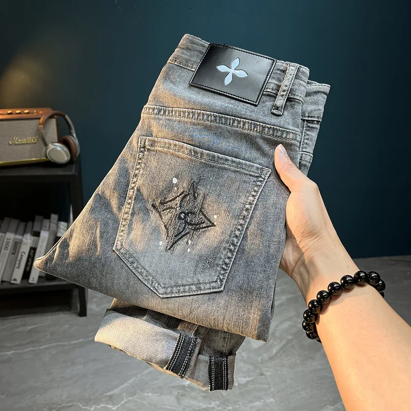 2024 высококачественные роскошные серые вышитые джинсы для мужчин эластичные