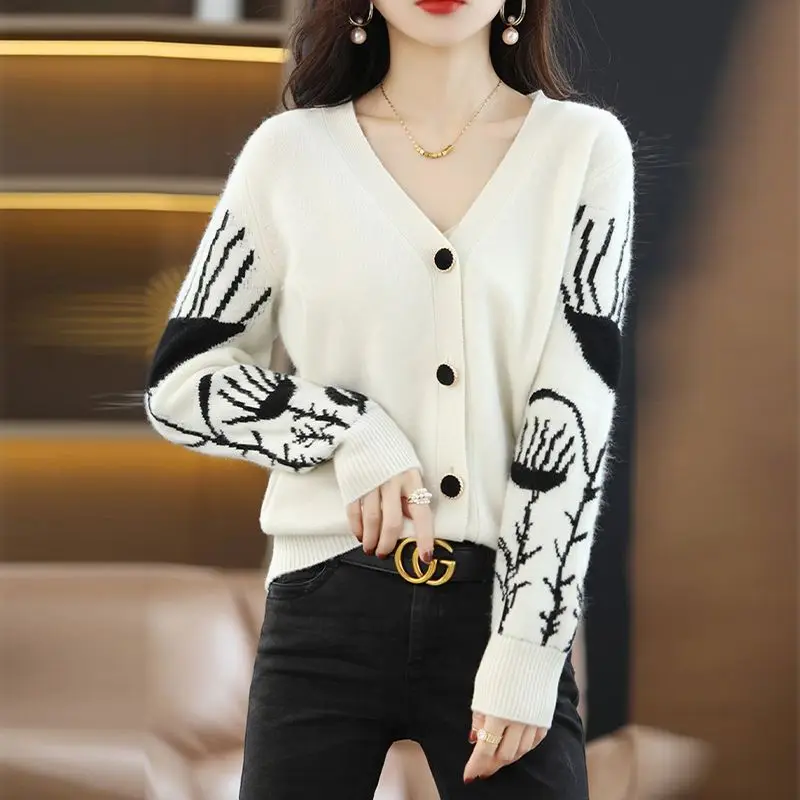 Женский вязаный свитер с V-образным вырезом и длинным рукавом