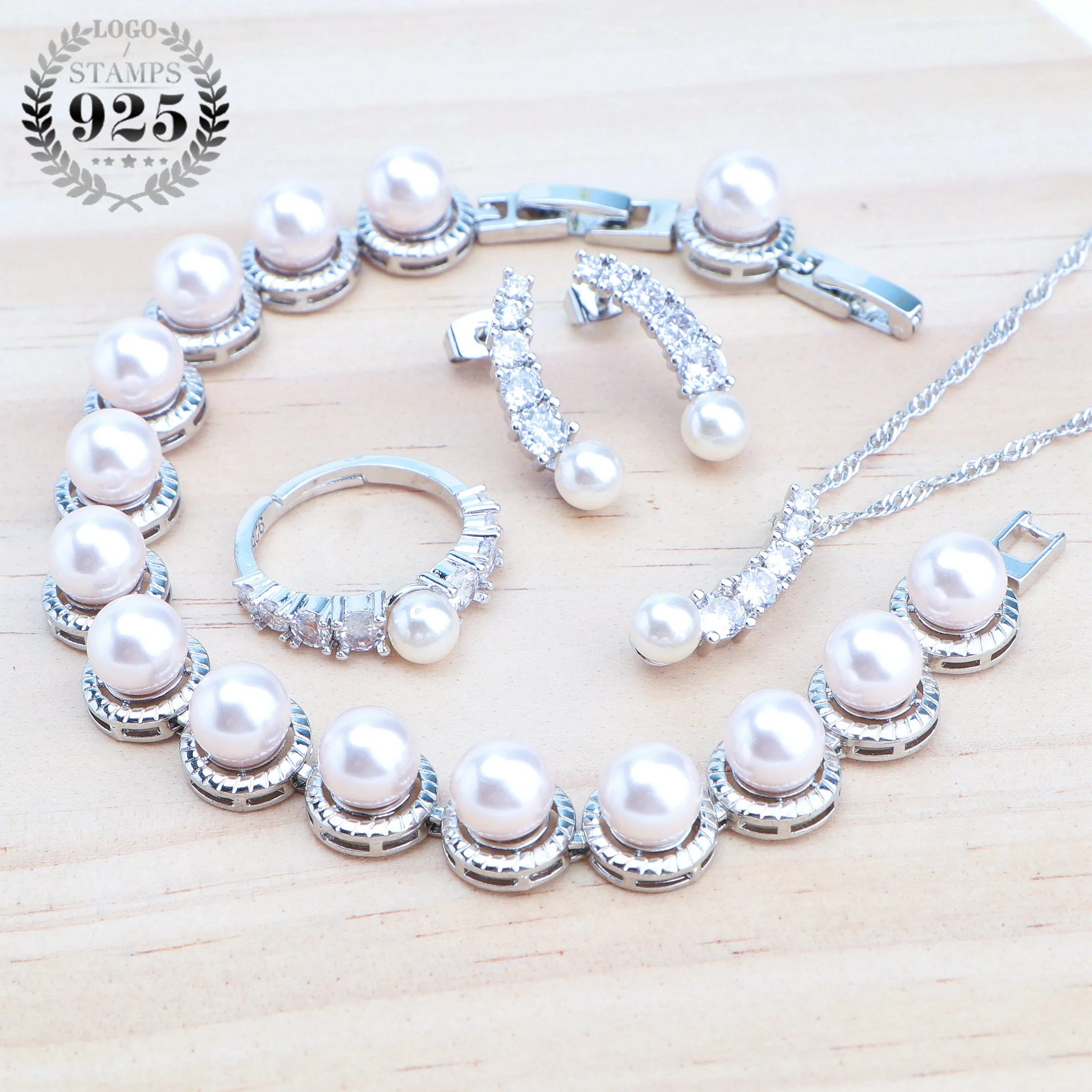 

Женский ювелирный комплект из кольца, браслета и сережек, из серебра 925 пробы