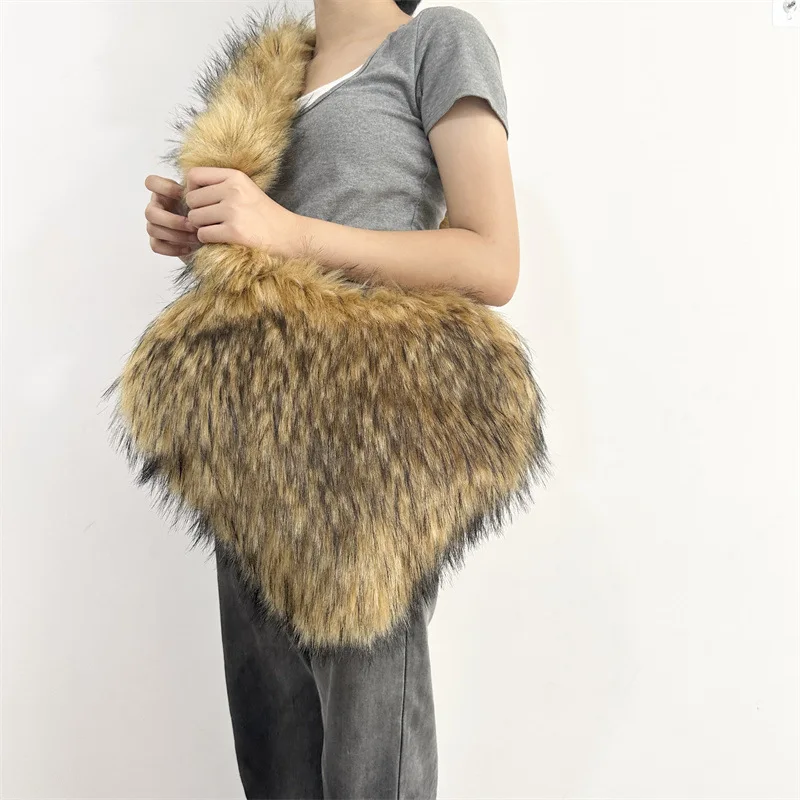 

Зимние дамские сумочки в стиле ретро из искусственного меха в форме сердца, большая Повседневная сумка через плечо, пушистые теплые Дизайнерские Сумочки