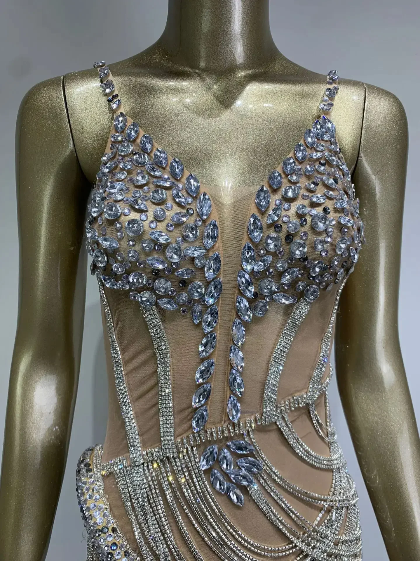 Женское сексуальное мини-платье с v-образным вырезом и кристаллами бриллиантами