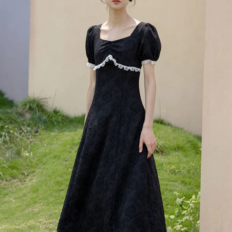 

Черное женское летнее платье, новинка 2023, французская кружевная юбка средней длины с прострочкой, рукавами-пузырями, квадратным вырезом и т...