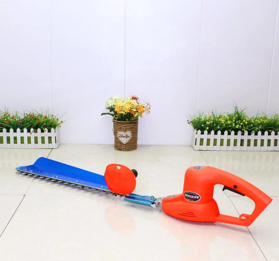 EHT-750 Литиевый электрический триммер для живой изгороди 600 мм одногранные