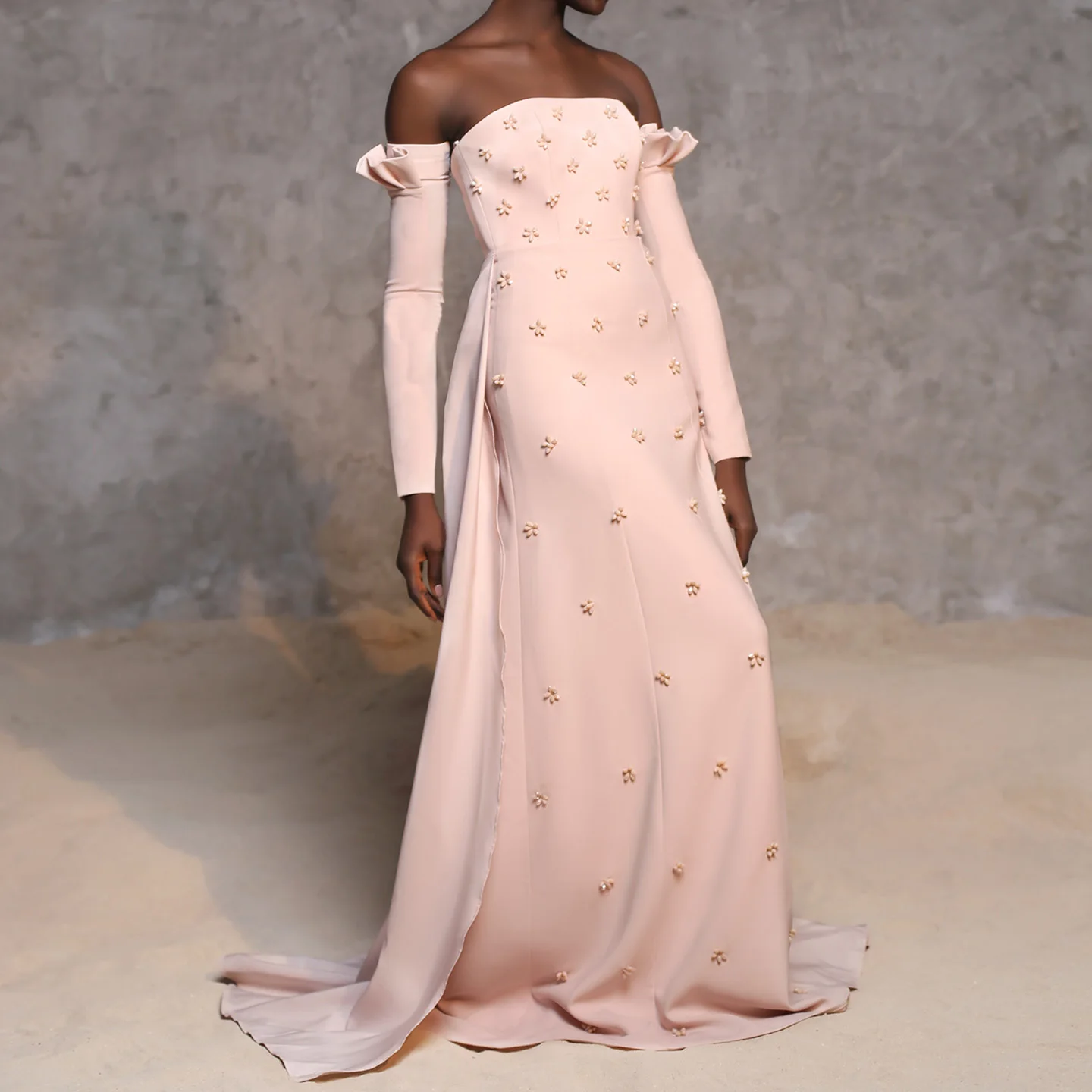 Элегантное розовое вечернее платье без бретелек с 3D цветочным принтом и бисером