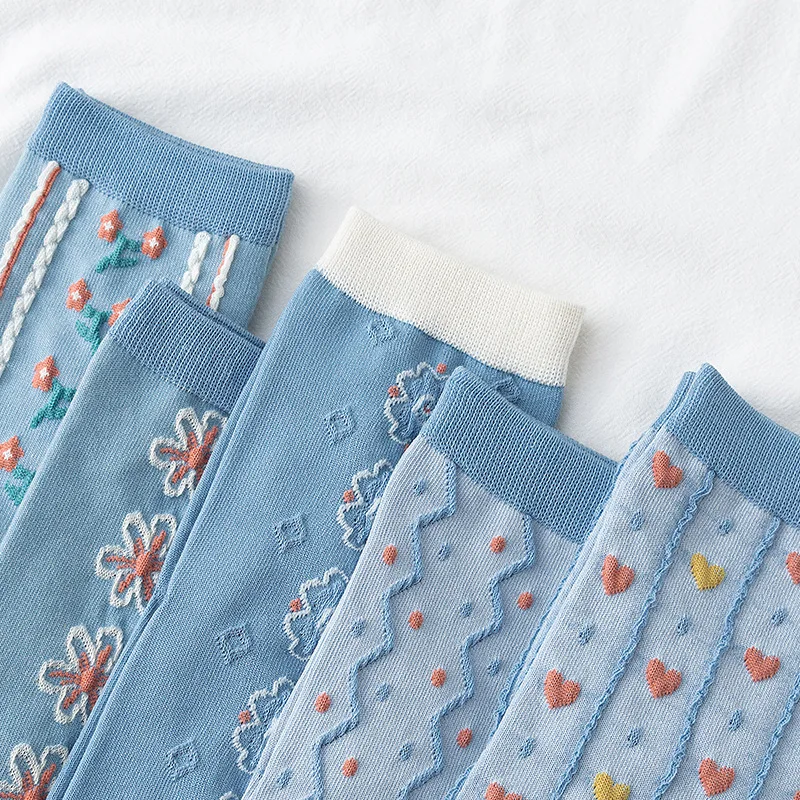 New girl socks Korean version of Harajuku wild kawaii cute retro love flower socks bubble mouth tube ladies socks blue stripes