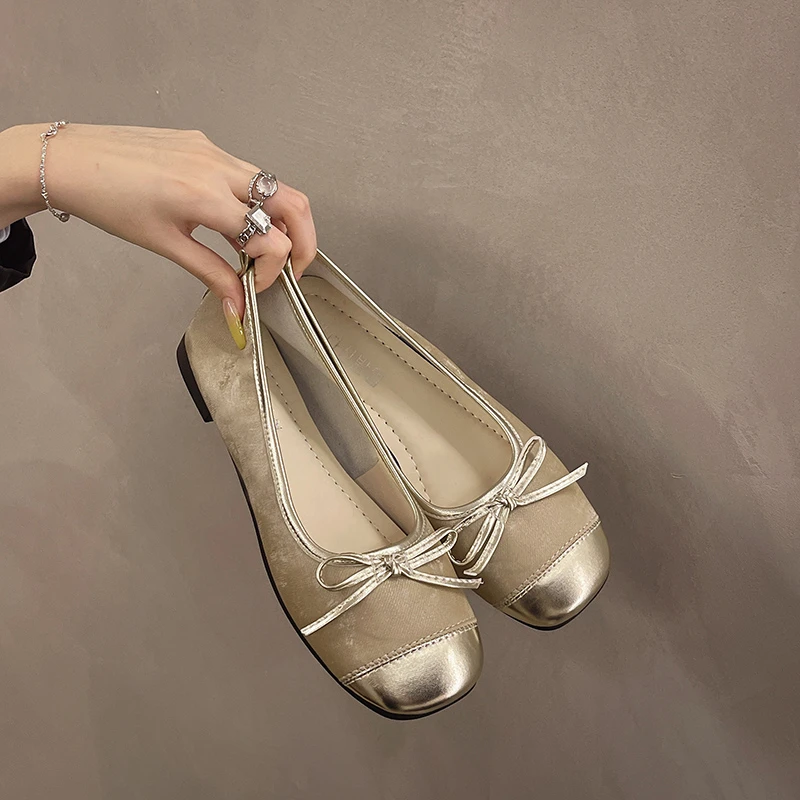 Женские туфли на плоской подошве с бантом-бабочкой