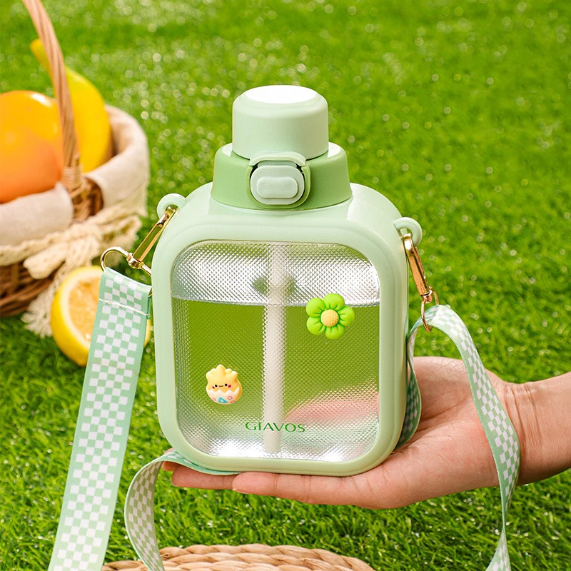 

700ML Kawaii Square Water Cup Large Capacity Outdoor Bottle Portable Water Cup Plastic Drinking Bottle with Straw For Girl Kids