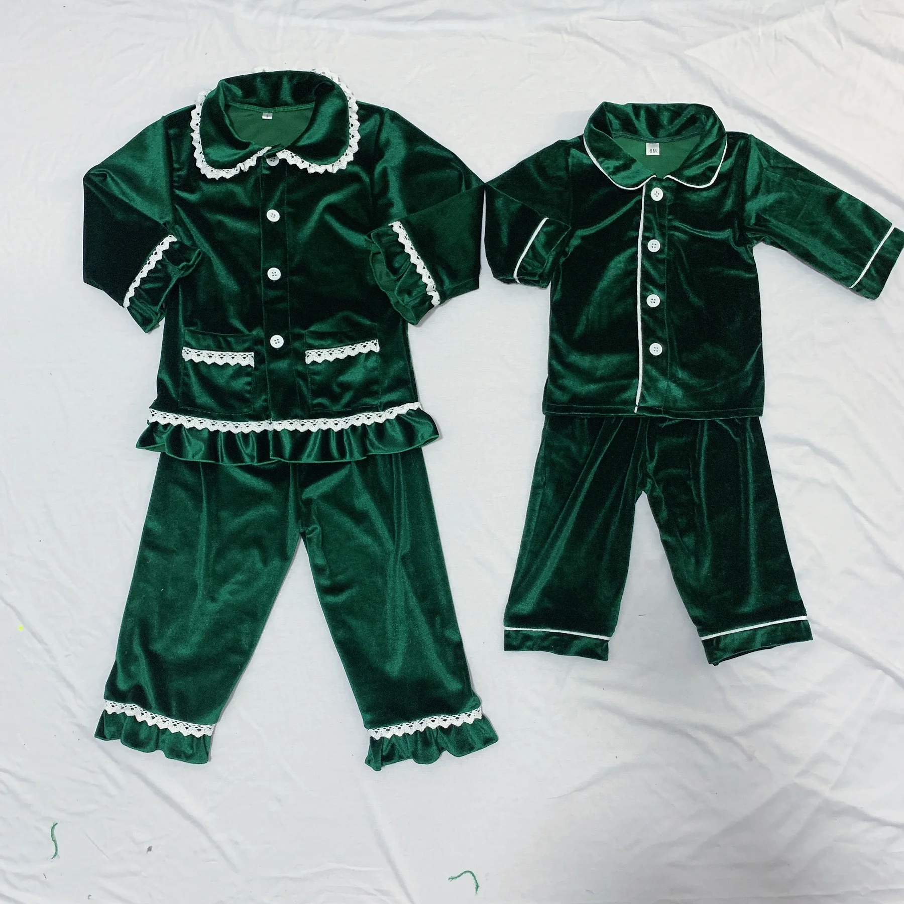 

2022 Lounguewear Matching Family Christmas Pyjamas Green Velvet Pjs for Baby Girls Boys Mother and Kids 6m-12 Years Adult Women