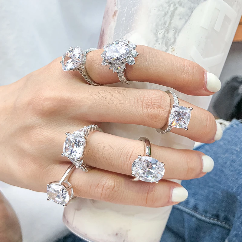 Женское кольцо из серебра 925 пробы с искусственным бриллиантом 9 Х9 мм