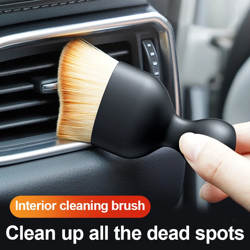Щетка из мягкой щетины для чистки салона автомобиля