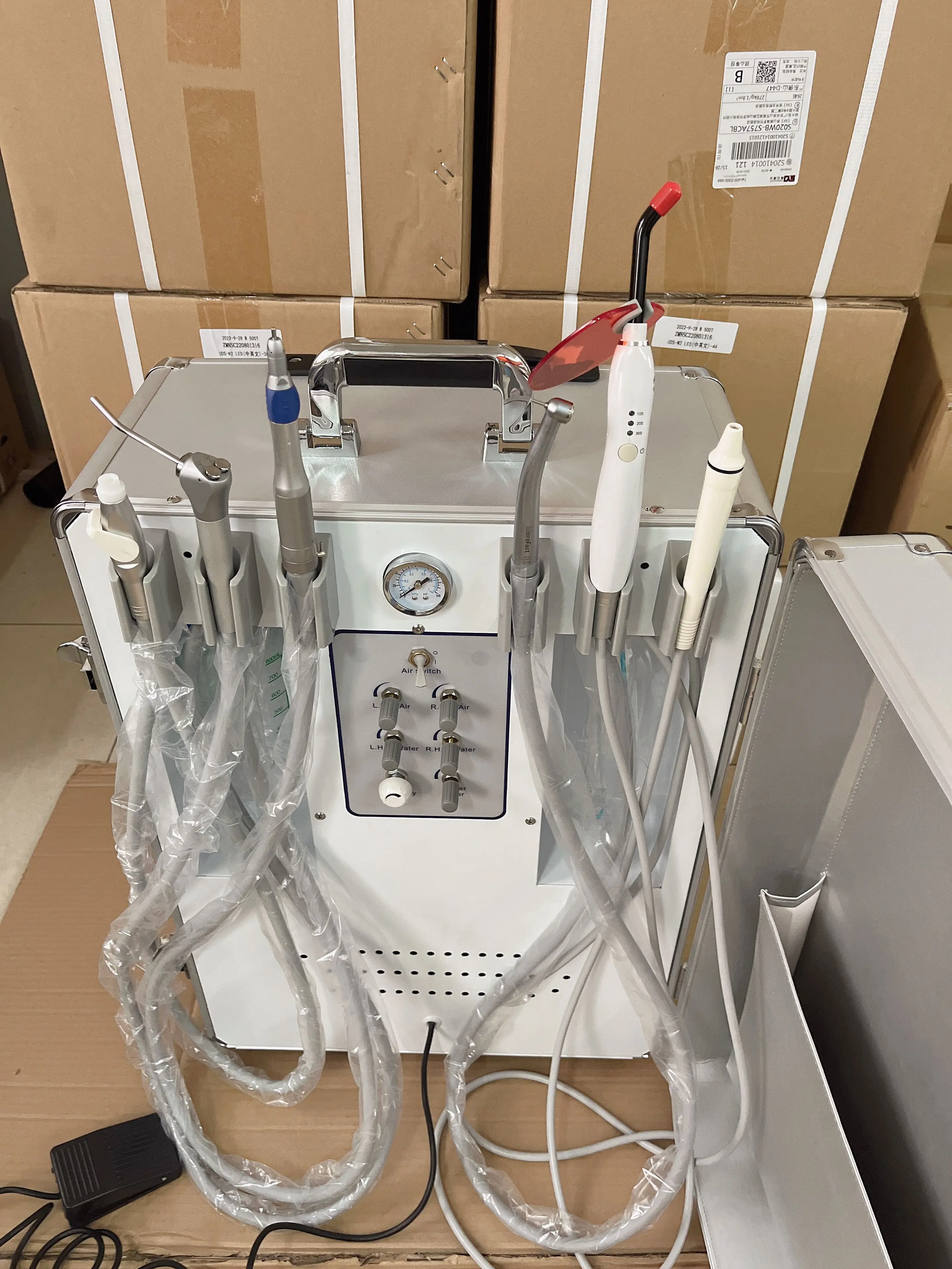 Портативный стоматологический стул с турбиной 550 Вт со скалером воздушный