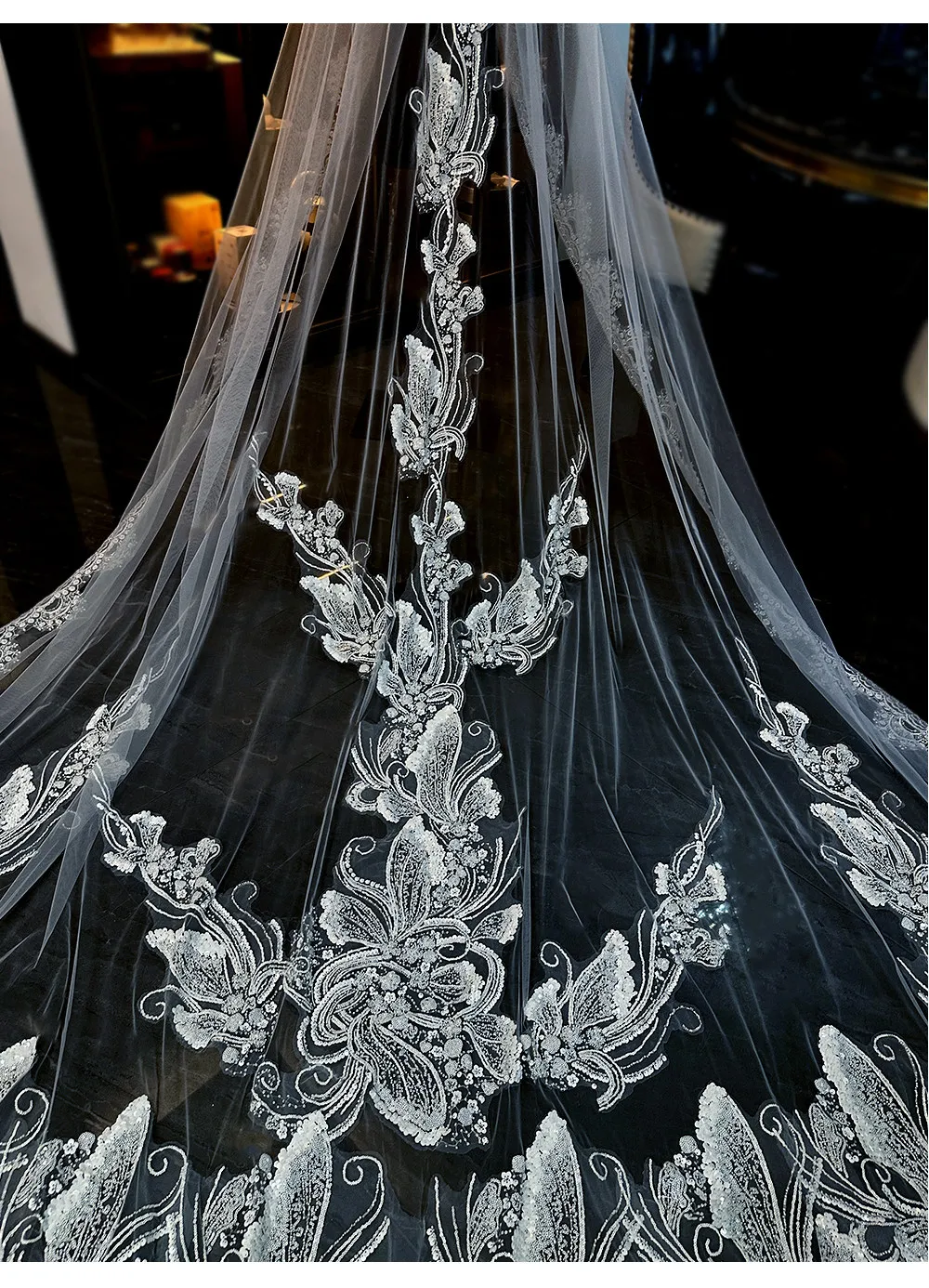 Фото Свадебная фата Mantilla L&P DQL Studio, реальные фотографии, с цветочными аппликациями из бисера, фата для невесты длиной 3*3,5 м. №4